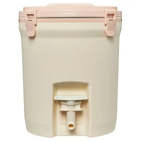 Stanley 2-Gallon Fast Flow Water Jug 1